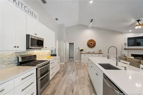 2980 NE Pinecrest Lakes Boulevard Jensen Beach FL 34957