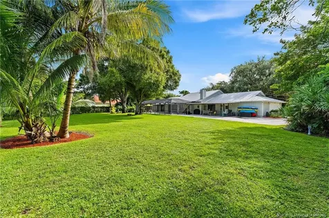 2980 NE Pinecrest Lakes Boulevard Jensen Beach FL 34957