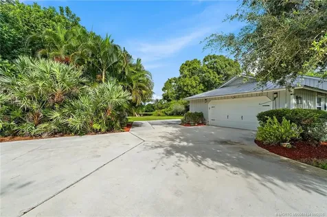 2980 NE Pinecrest Lakes Boulevard Jensen Beach FL 34957