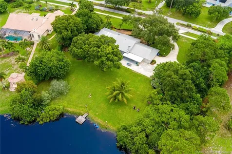 2980 NE Pinecrest Lakes Boulevard Jensen Beach FL 34957