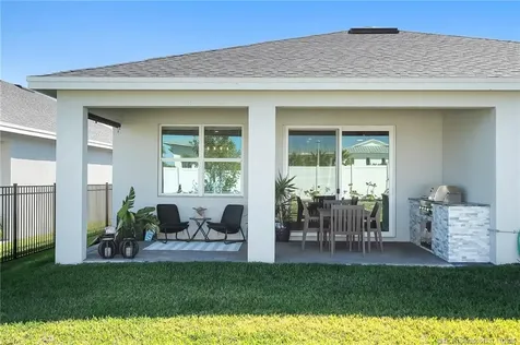 2880 NE Breezeway Circle Jensen Beach FL 34957