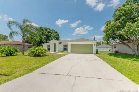 545 SW Buswell Avenue Port St Lucie FL 34983