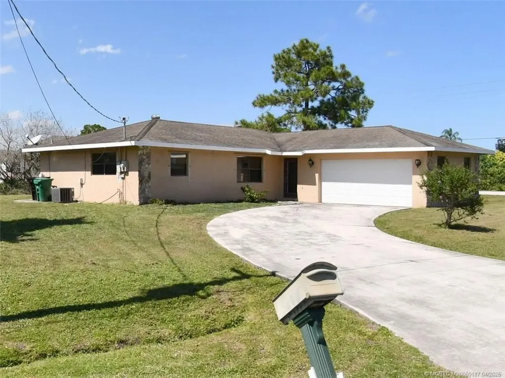 569 SE Fallon Drive Port Saint Lucie FL 34983