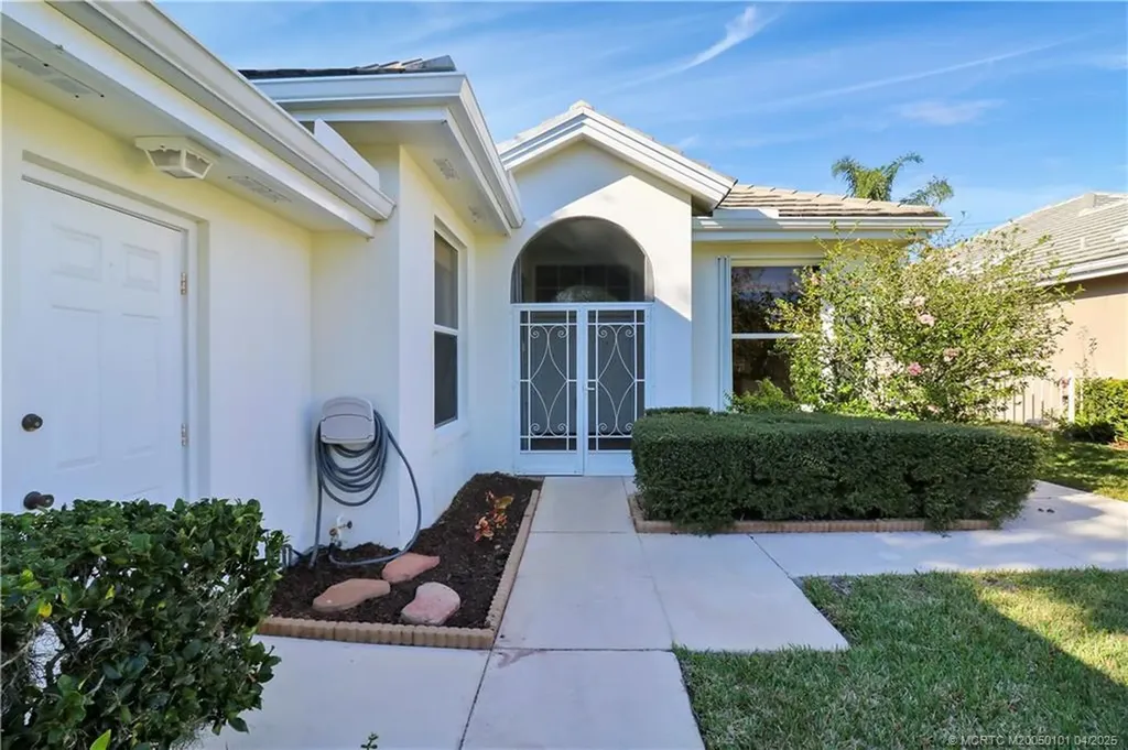 7428 SE Waxberry Circle Hobe Sound FL 33455