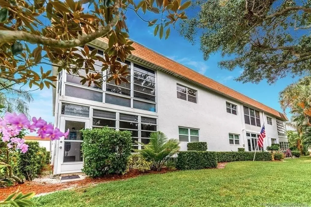 2950 SE Ocean Boulevard Stuart FL 34996