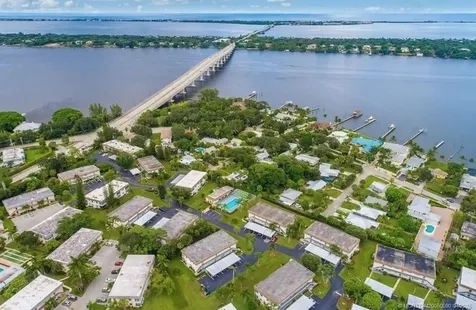 2950 SE Ocean Boulevard Stuart FL 34996