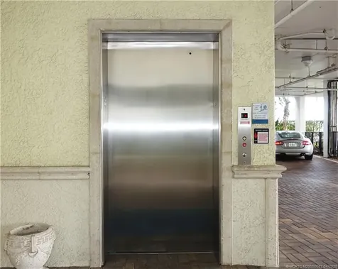 975 NW Flagler Avenue Stuart FL 34994