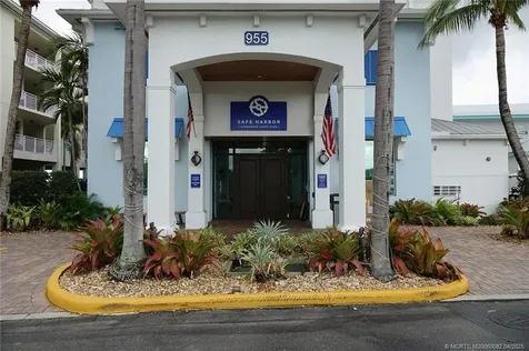 975 NW Flagler Avenue Stuart FL 34994