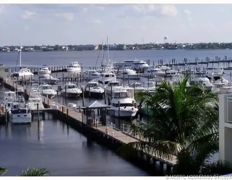 975 NW Flagler Avenue Stuart FL 34994