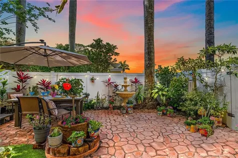 6135 NW Helmsdale Way Port Saint Lucie FL 34983