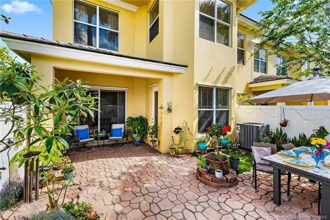 6135 NW Helmsdale Way Port Saint Lucie FL 34983