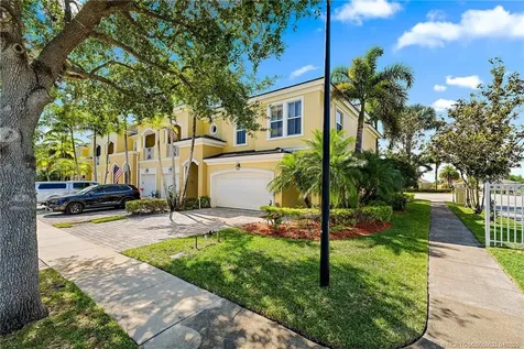 6135 NW Helmsdale Way Port Saint Lucie FL 34983