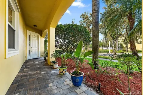 6135 NW Helmsdale Way Port Saint Lucie FL 34983