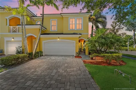 6135 NW Helmsdale Way Port Saint Lucie FL 34983