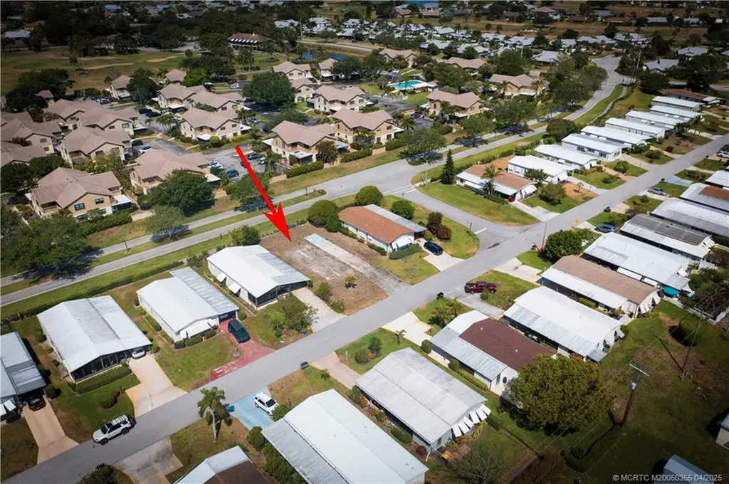 7456 SE Independence Avenue Hobe Sound FL 33455