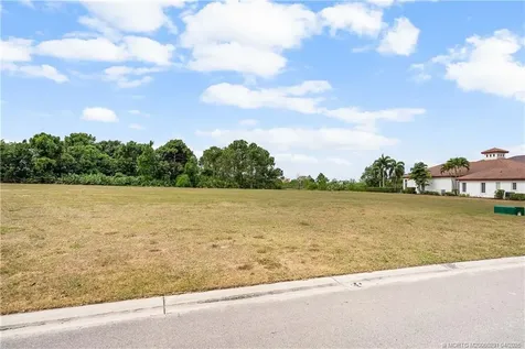 202 SE Via Sanremo Port St Lucie FL 34984