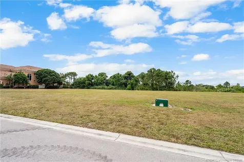 202 SE Via Sanremo Port St Lucie FL 34984