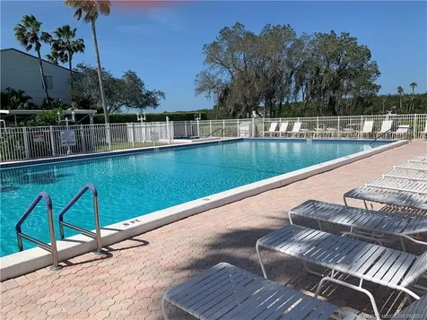 2516 SE Anchorage Port St Lucie FL 34952