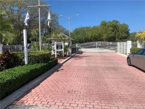 2516 SE Anchorage Port St Lucie FL 34952