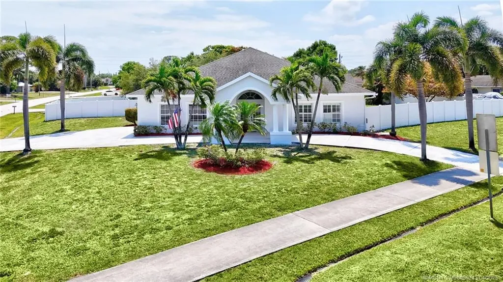 2206 SE Adobe Street Port Saint Lucie FL 34952