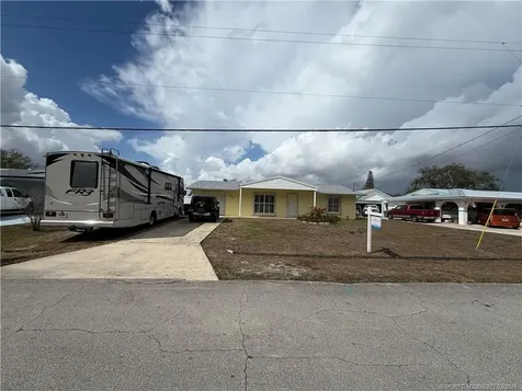 880 SE Degan Drive Port St Lucie FL 34983