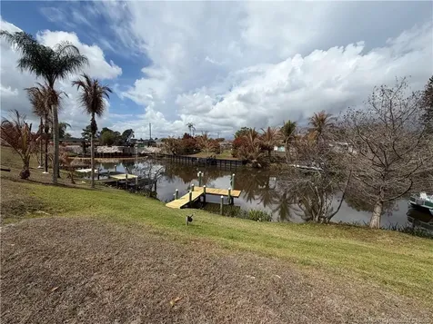 880 SE Degan Drive Port St Lucie FL 34983