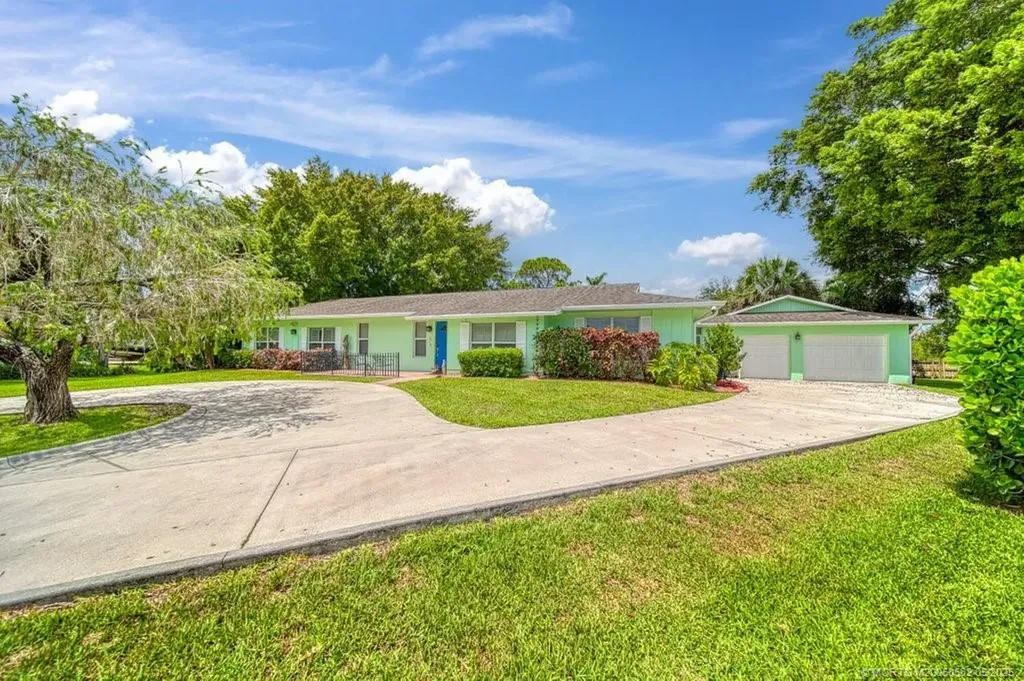 1010 SE Buttonwood Circle Stuart FL 34997