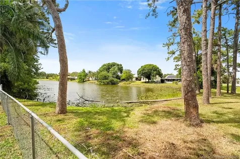 2184 SE Washington Street Stuart FL 34997