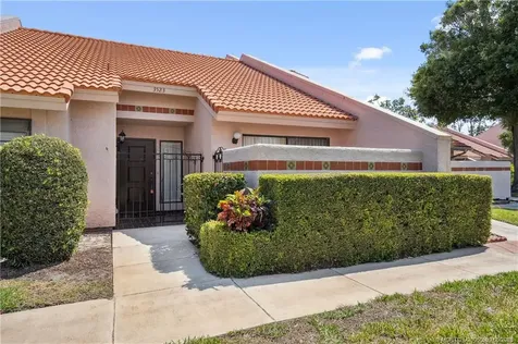 3523 SE Sandpiper Circle Port St Lucie FL 34952