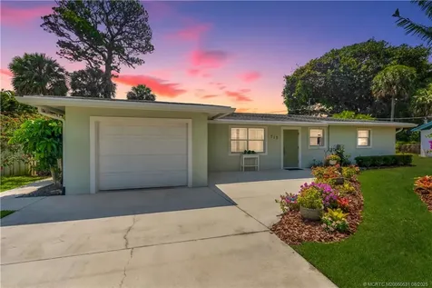 715 SE Alamanda Way Stuart FL 34996