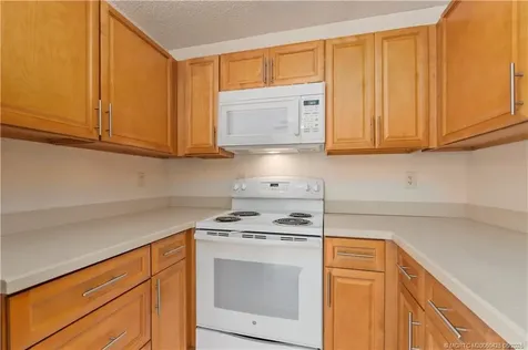 5851 SE Wesley Avenue Stuart FL 34997