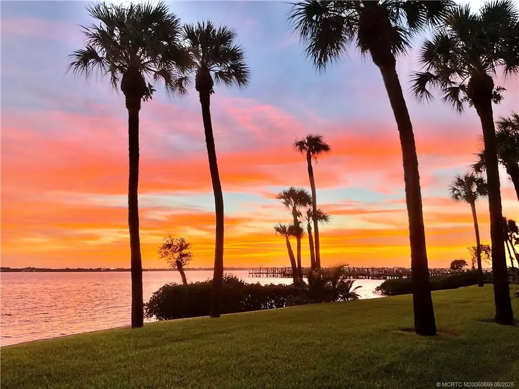 4680 NE Sandpebble Trace Stuart FL 34996