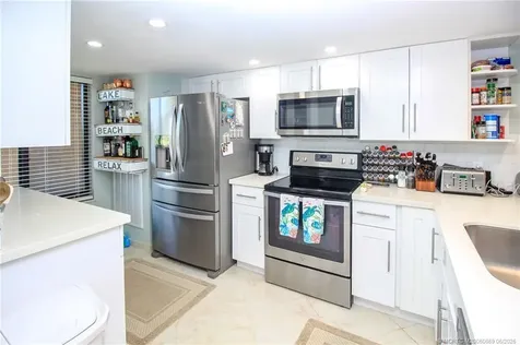 4680 NE Sandpebble Trace Stuart FL 34996