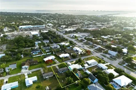 1144 NE Crown Terrace Jensen Beach FL 34957