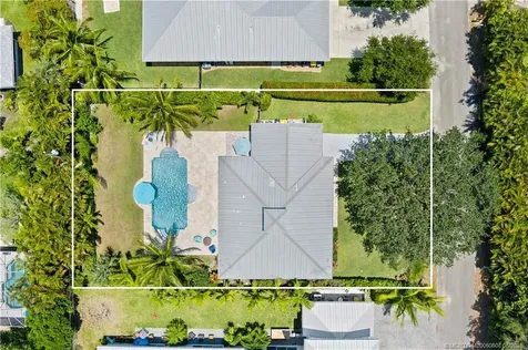 9333 SE Saturn Street Hobe Sound FL 33455