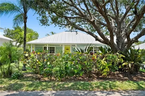 9333 SE Saturn Street Hobe Sound FL 33455