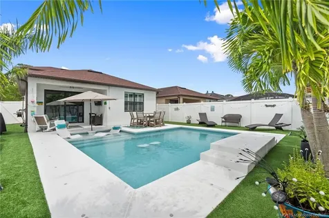 260 SE Via Visconti Port St Lucie FL 34952