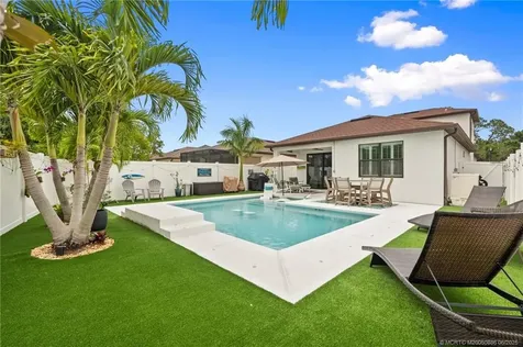 260 SE Via Visconti Port St Lucie FL 34952