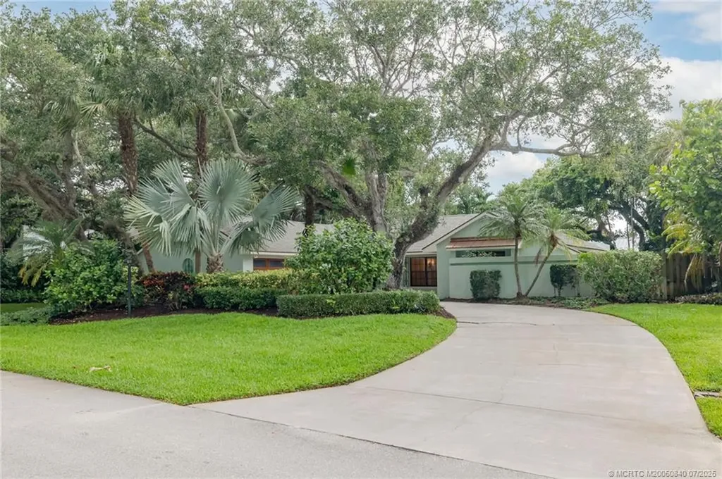 1160 Driftwood Drive Vero Beach FL 32963