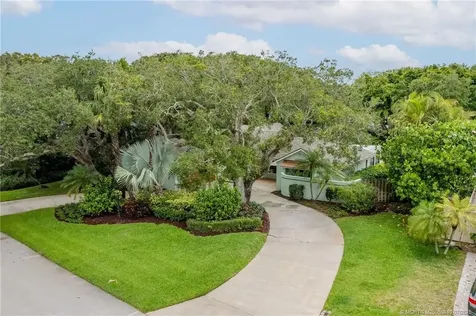 1160 Driftwood Drive Vero Beach FL 32963