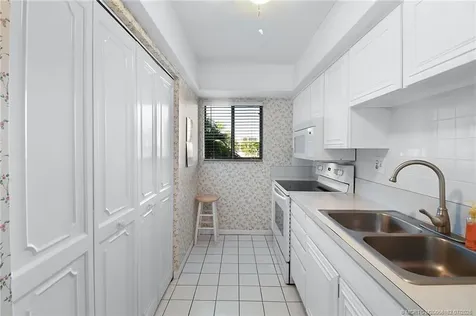 175 SE Saint Lucie Boulevard Stuart FL 34996