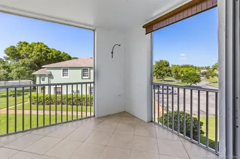 2127 SE Wild Meadow Circle Port St Lucie FL 34952