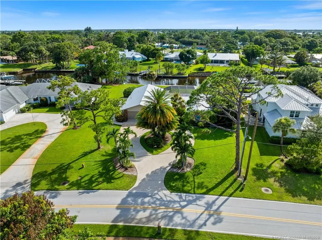 1310 NW Lakeside Trail Stuart FL 34994