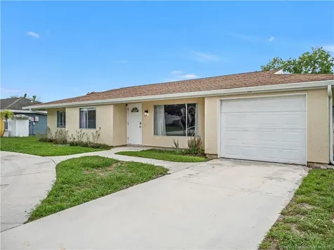 1862 SE Rainier Road Port St Lucie FL 34952