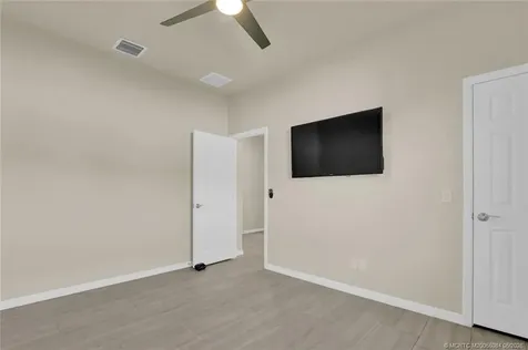 466 SE Vallarta Drive Port St Lucie FL 34984