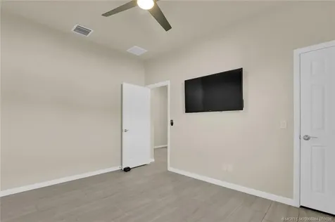 466 SE Vallarta Drive Port St Lucie FL 34984