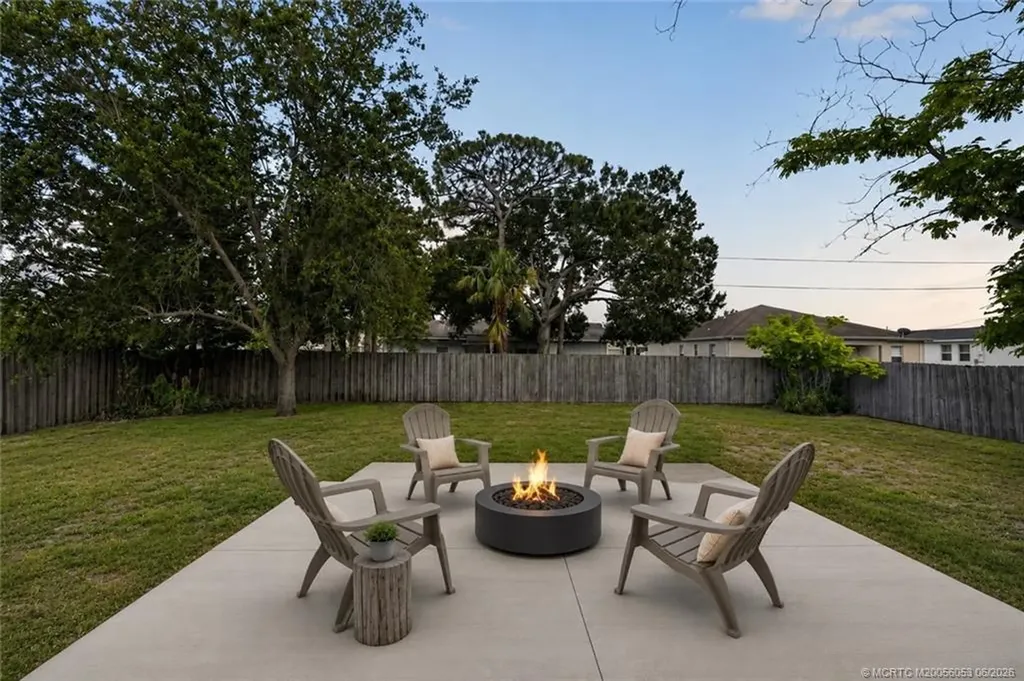 922 SW Haleyberry Avenue Port St Lucie FL 34953