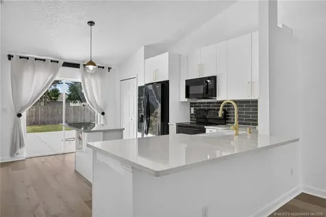 922 SW Haleyberry Avenue Port St Lucie FL 34953