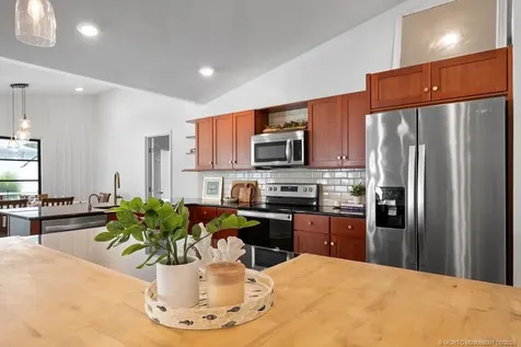 5068 SE Major Way Stuart FL 34997