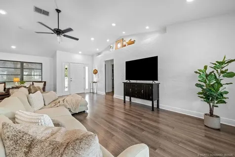 5068 SE Major Way Stuart FL 34997
